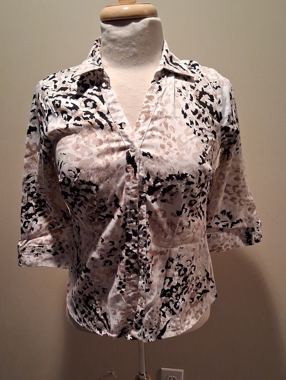 212 Collection Cream and Black Patterned Button-Front Blouse